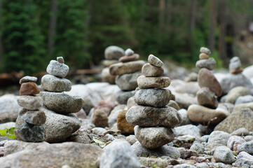 Fototapeta na wymiar Tatrzańskie kopczyki z kamieni