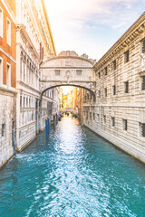Obraz premium Bridge of Sighs, Italian: Ponte dei Sospiri. Small bridge made of white limestone over the Rio di Palazzo. Connects the New Prison and Doge's Palace