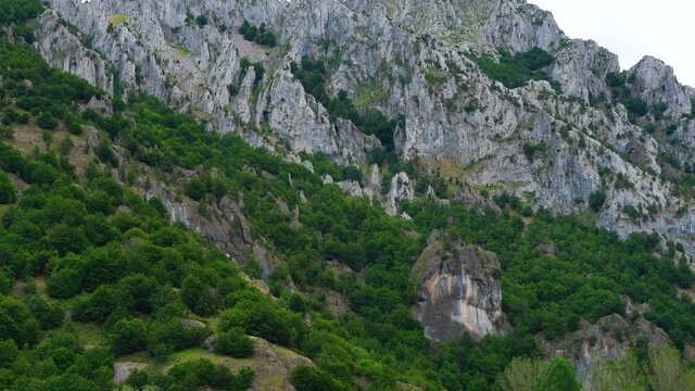Mountains in the Vegalion area between Las Salas and Cremenes. In the surroundings of the river Esla and the Pico Jaido. Picos de Europa Regional Park. Leon province. Castilla y Leon, Spain, Europe