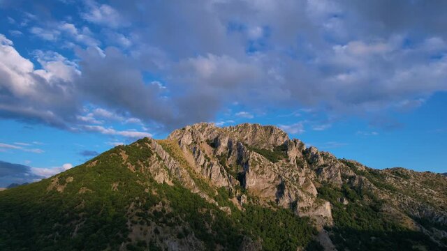 Mountains in the Vegalion area between Las Salas and Cremenes. In the surroundings of the river Esla and the Pico Jaido. Picos de Europa Regional Park. Leon province. Castilla y Leon, Spain, Europe