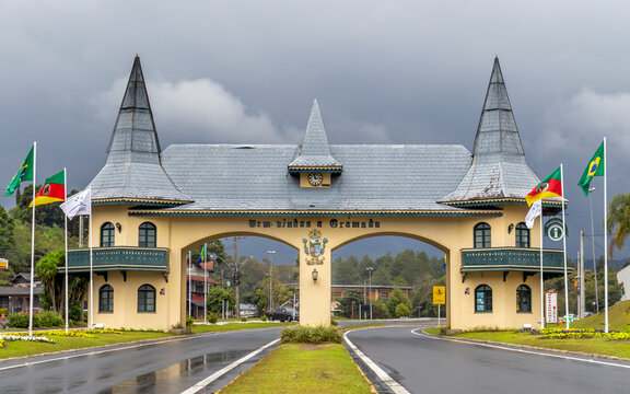 P&oacute;rtico de Gramado RS Rio Grande do Sul de frente