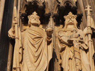 sculpture with flowers that smile with eyes and mouth
