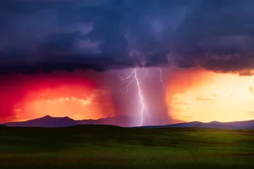Fotobehang lightning bolt storm at sunset © JSirlin