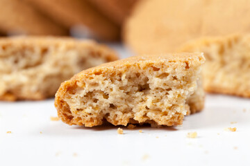 dry and crunchy cookies