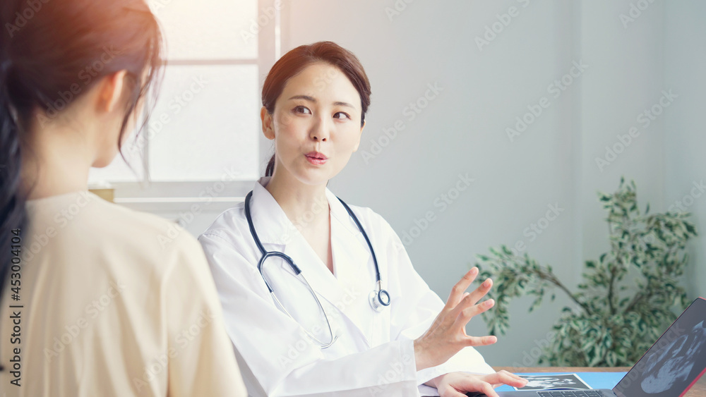 Aufkleber 診察を受ける妊婦　産婦人科　レディースクリニック