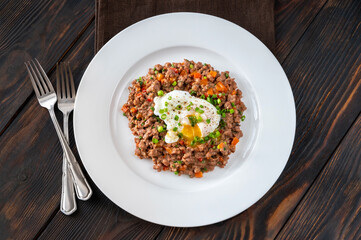 Poached eggs with mince meat