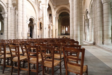L'eglise Saint Hilaire, eglise catholique, interieur de l'eglise, ville de Poitiers, departement de la Vienne, France