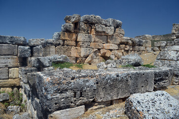 Fototapeta na wymiar Ruins of antique city Hierapolis, in Pamukkale, Turkey