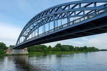 Fototapeta na wymiar Brücke Magdeburg