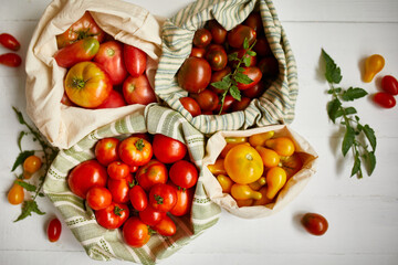 Market delivary of Different kinds of tomatoes in eco textile bag, Zero waste