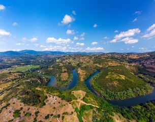 Obraz premium Meanders of the Nora river in Asturias, Spain.