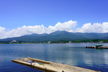 加茂湖と船着き場