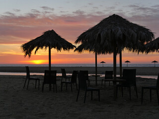Sonnenuntergang am Strand von Piscinas - 453092785
