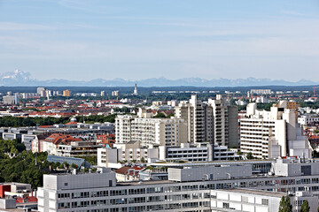 Fototapeta na wymiar München Skyline mit Bergen