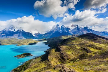 Papier Peint photo Cuernos del Paine Amazing mountain landscape with Los Cuernos rocks and Lake Pehoe in Torres del Paine national park, Patagonia, Chile