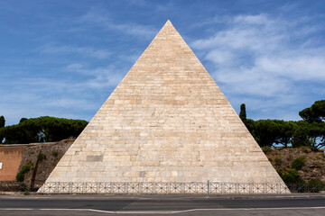Fototapeta na wymiar Pyramid of Cestius (Piramide di Caio Cestio oder Cestia) in Rome, Italy, antique grave of Gaius Cestius