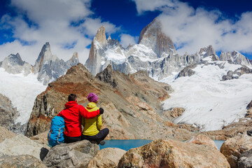 active hikers hiking, enjoying the view of Famous Patagonia mount Fitz Roy Moutain, Argentina - obrazy, fototapety, plakaty