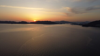 日本の夕日と海！地球のヒカリ