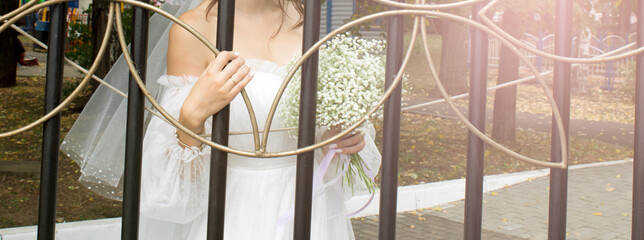 The bride behind the fence, a golden cage
