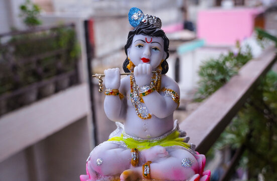 baby krishna statue image