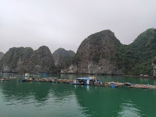 Obraz premium vietnamese houses in sea