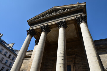Naklejka premium Colonnade de Notre-Dame-de-Lorette à Paris, France 
