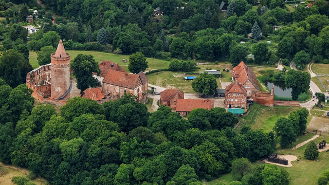 Burg Stargard, bei Neubrandenburg, Mecklenburg-Vorpommern, Deutschland, Luftaufnahme aus dem Flugzeug