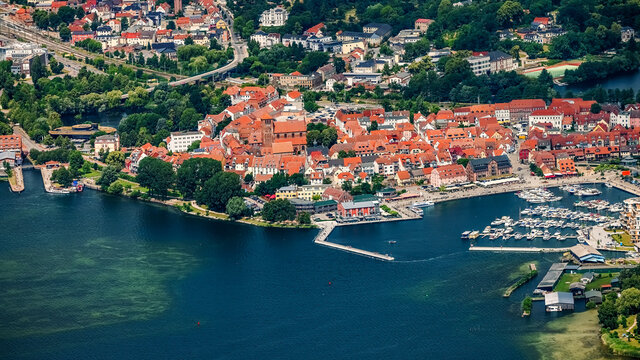 Warren, Mecklenburg-Vorpommern, Deutschland, Luftaufnahme aus dem Flugzeug 