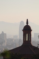 Niebla Paisaje de Ciudad Barcelona.