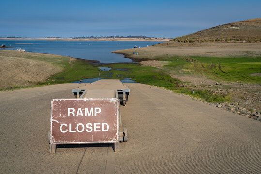 Photo Of A Boat Ramp Closed Sign At A Drought-stricken California State Recreation Area. Water Levels Are Critically Throughout The Stateʻs Reservoirs.