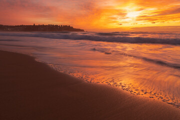 Fototapeta na wymiar Bondi Beach at sunrise, Sydney Australia