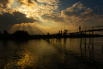 The sunset light is very beautiful in the countryside