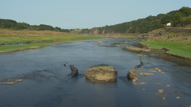 Width of the river Mi&ntilde;o as it passes through Portomarin.