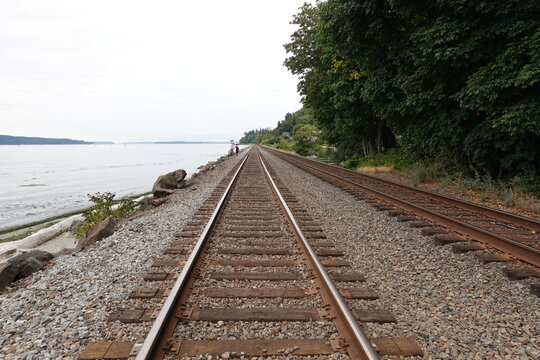 Double-track railway near the beach.