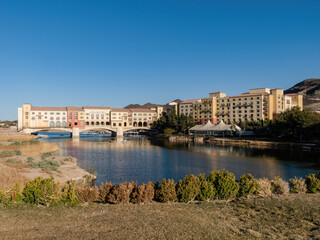 Obraz premium Sunny view of the lake landscape of Lake Las Vegas
