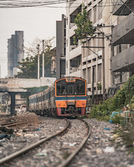 Obraz premium Bangkok Railway Station is the main railway station in Bangkok and Railway station to across the country. background is building downtown. 