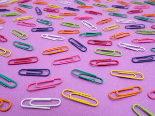 カラフルなクリップ 