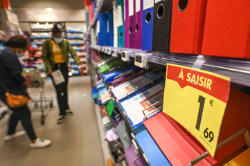 Obraz premium magasin vente achat materiel scolaire classeur rentree classe