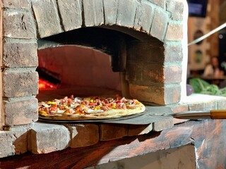 Special wood-fired pizza oven. Cook using a special shovel.