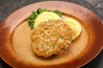 Chicken cutlet with mashed potato