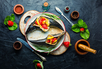 Baked mackerel with strawberries