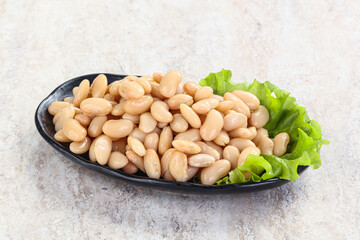 White canned beans for vegan suisine