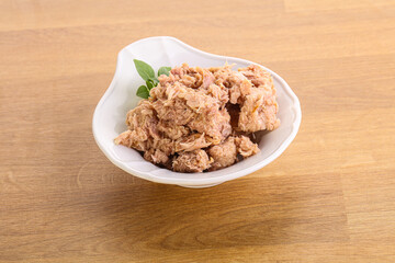 Canned tuna fish with oil