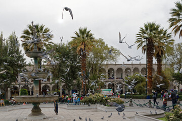 Widok Plaza Mayor, Arequipa, Peru w pochmurny dzień (2015)