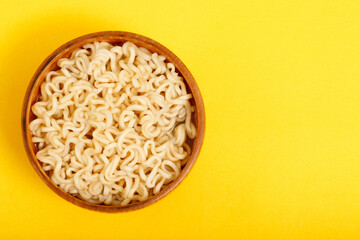 instant noodles in wood bowl