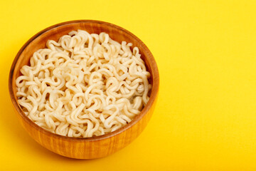 instant noodles in wood bowl
