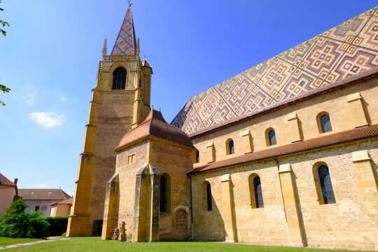 EGLISE PRIEUR&Ecirc; LA BENISSONT DIEU LOIRE