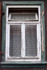 Altes Holzfenster am Fachwerkhaus.