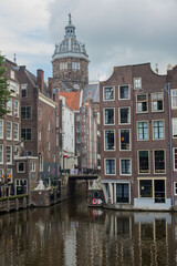Fototapeta na wymiar view of old Amsterdam canal houses