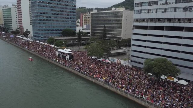 Carnaval de rua com bloco regional na Beira Mar.  Vit&oacute;ria, Esp&iacute;rito Santo, Brasil. 